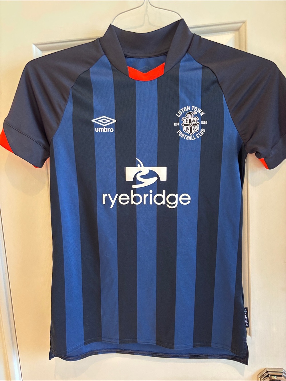 Umbro Luton Town Football Clue Yourh Navy Blue and Black Striped Football Jersey